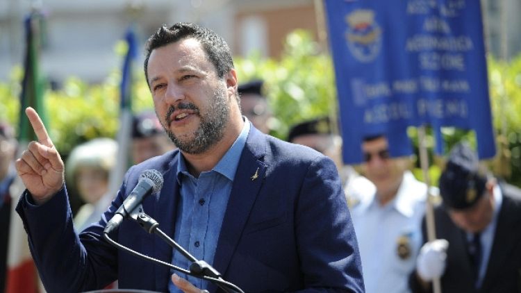 Salvini, governo va avanti