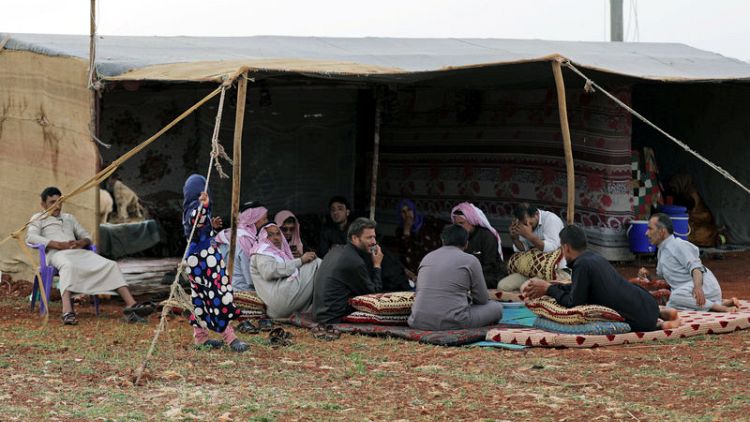 فرحة العيد تغيب عن النازحين السوريين في العام الثامن للحرب