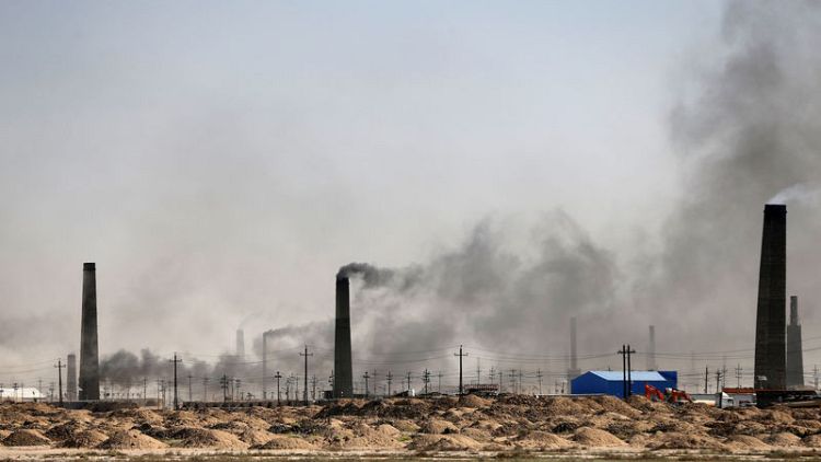 حرق القمامة ودخان المصانع يخنق العراقيين