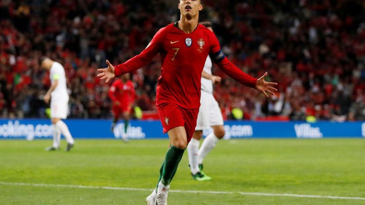 Ronaldo defeats Swiss and age with finishing school