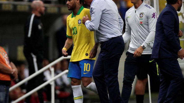 نيمار يخرج مصابا في فوز البرازيل على قطر