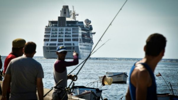 Les Cubains tristes de dire adieu au dernier navire de croisière américain Les Cubains tristes de dire adieu au dernier navire de croisière américain