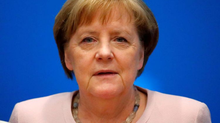 German Greens breathing down Merkel's neck in poll