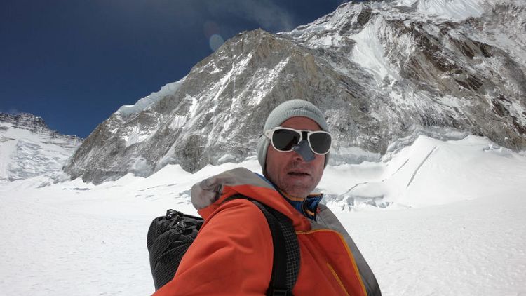 "Incompetent climbers" drive Everest death toll, top mountaineer says
