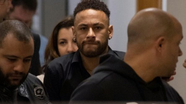 Neymar, sa saison terminée, entendu par la police dans une affaire de viol Neymar, sa saison terminée, entendu par la police dans une affaire de viol