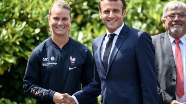 La capitaine des Bleues Amandine Henry se dit "apte" à débuter le Mondial La capitaine des Bleues Amandine Henry se dit "apte" à débuter le Mondial