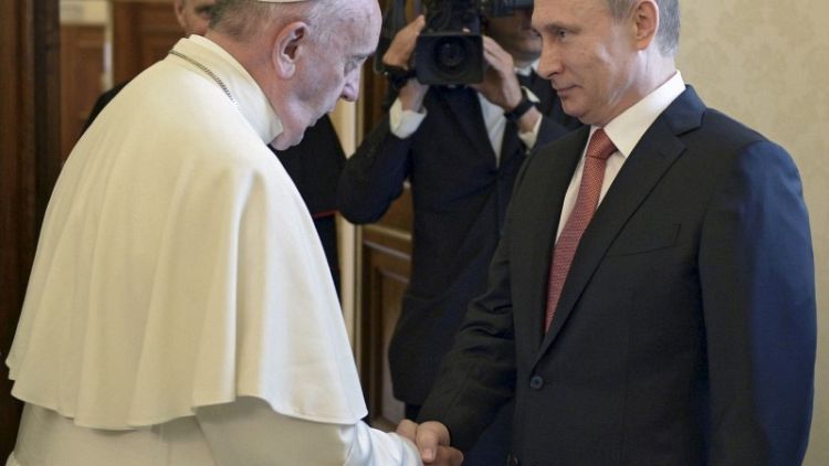 لقاء بين بوتين والبابا فرنسيس في يوليو قد يمهد لزيارة بابوية لروسيا