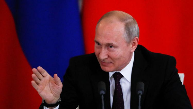 بوتين يقول روسيا تختلف مع أوبك على السعر العادل للنفط