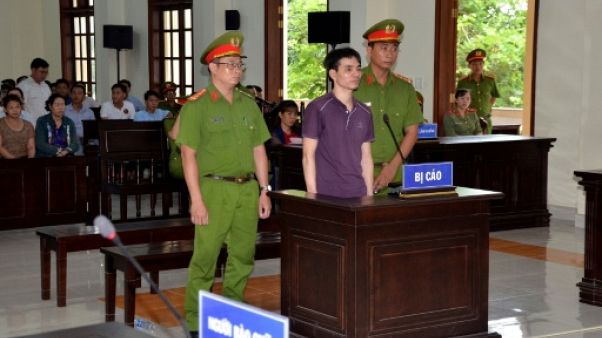 Vietnam: un militant écologiste condamné à 6 ans de prison pour des posts sur Facebook Vietnam: un militant écologiste condamné à 6 ans de prison pour des posts sur Facebook