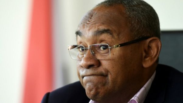 Le boss du foot africain interpellé à Paris, le chaos continue Le boss du foot africain interpellé à Paris, le chaos continue
