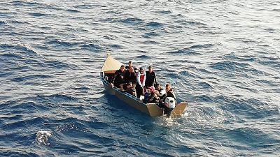 Nave con 50 migranti verso Lampedusa