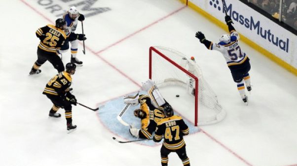 Coupe Stanley: Saint-Louis à une victoire de son premier titre Coupe Stanley: Saint-Louis à une victoire de son premier titre