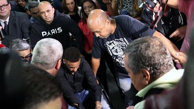 Neymar ascoltato dalla polizia Neymar ascoltato dalla polizia