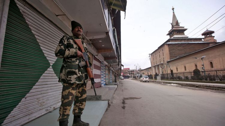 الشرطة الهندية: ضابطان سابقان ضمن أربعة متشددين قتلوا في كشمير