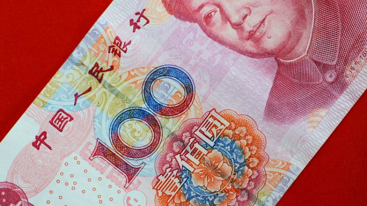 محافظ المركزي الصيني لبلومبرج: تحلي اليوان ببعض المرونة مفيد