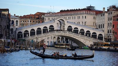 Coppia fa bagno a Venezia, denunciata Coppia fa bagno a Venezia, denunciata