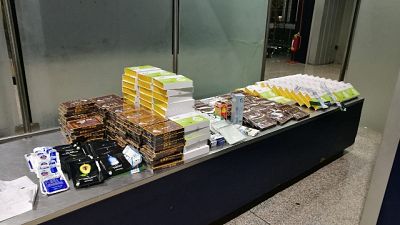Viaggiava 38 kg farmaci cinesi,denuncia Viaggiava 38 kg farmaci cinesi,denuncia