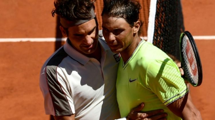 Roland-Garros: Federer emporté par Nadal et le vent, Djokovic et Thiem reprendront samedi