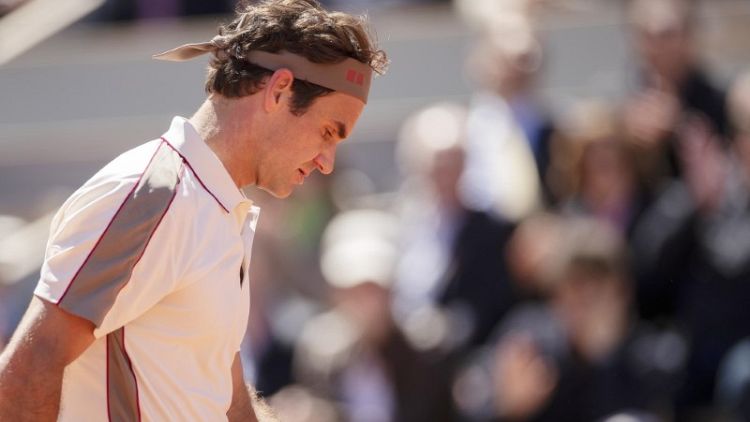 Federer delights fans with hint of Paris return