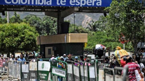 Maduro rouvre la frontière du Venezuela avec la Colombie Maduro rouvre la frontière du Venezuela avec la Colombie