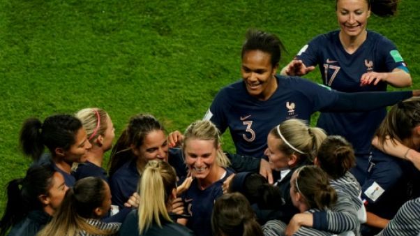 Les Bleues démarrent "en fanfare", jubile la presse Les Bleues démarrent "en fanfare", jubile la presse