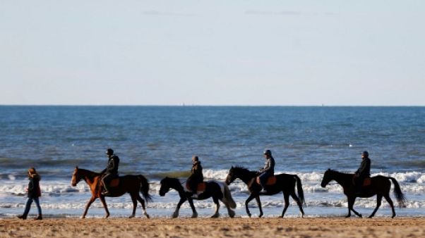 Des cavaliers sur la plage de Deauville, le 2 novembre 2018 Des cavaliers sur la plage de Deauville, le 2 novembre 2018