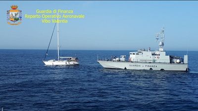 Veliero con 60 migranti in Calabria Veliero con 60 migranti in Calabria