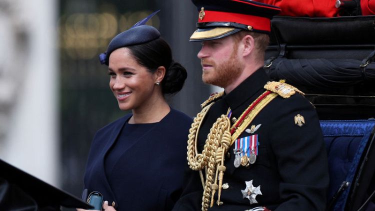 الأمير هاري وزوجته ميجان يحضران عرضا عسكريا أقيم تكريما للملكة إليزابيث