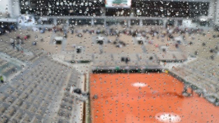 Roland-Garros: la demie Djokovic-Thiem interrompue par la pluie