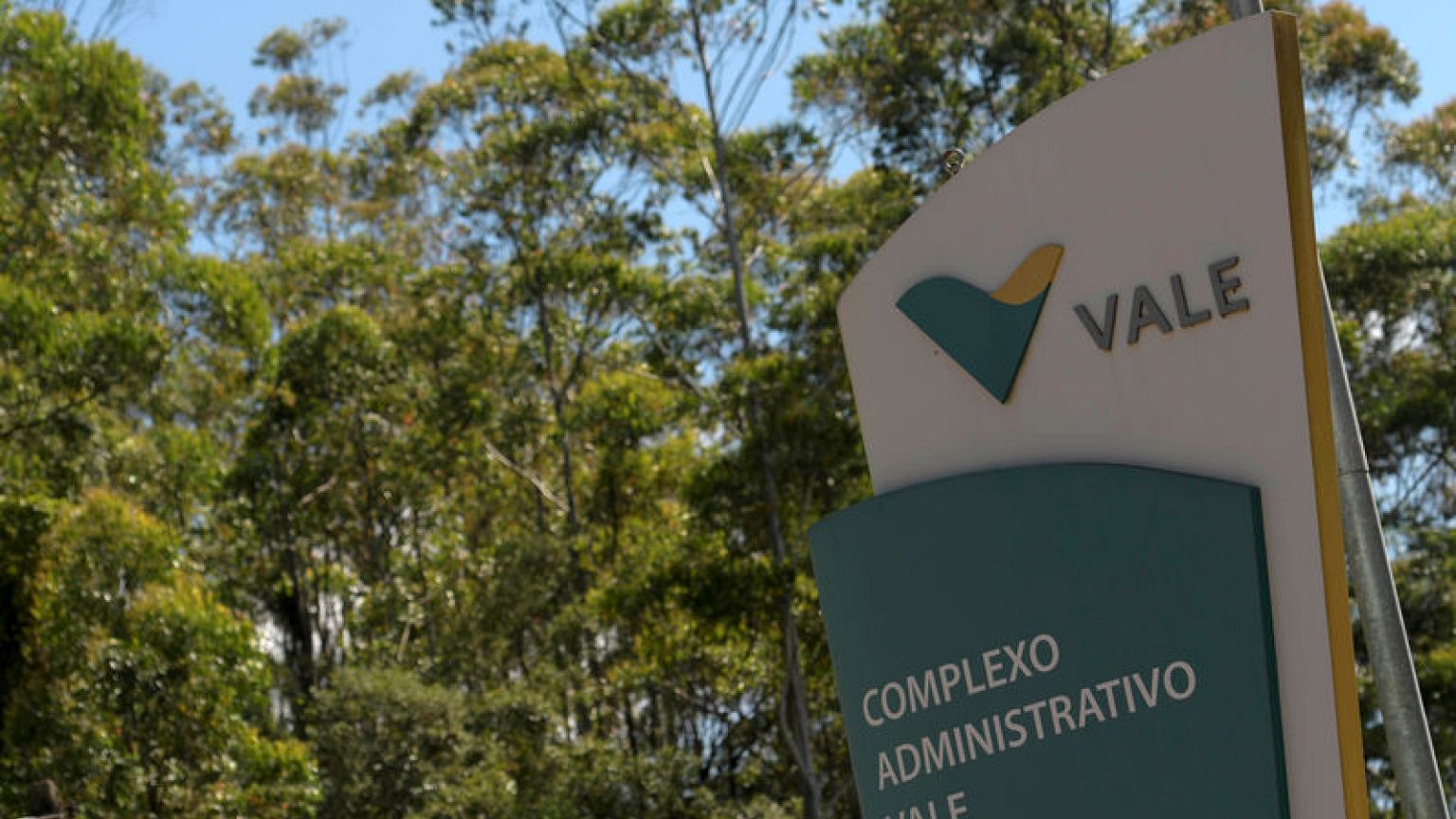 Brazil's Vale will invest $1.9 billion to shut down nine dams - filing