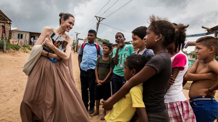 أنجلينا جولي تحث المجتمع الدولي على مساعدة أطفال فنزويلا