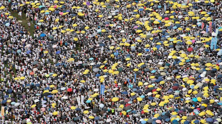أزمة سياسية في هونج كونج بعد احتجاج حاشد على قانون تسليم متهمين للصين