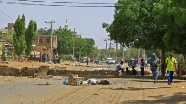 Soudan: la police tire des gaz lacrymogènes sur des manifestants Soudan: la police tire des gaz lacrymogènes sur des manifestants