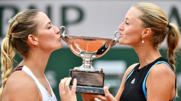 Roland-Garros: Mladenovic, N.1 mondiale lundi, sacrée en double dames Roland-Garros: Mladenovic, N.1 mondiale lundi, sacrée en double dames