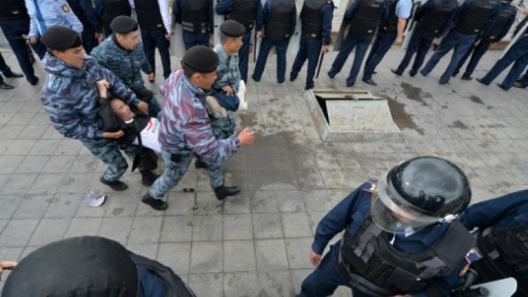 Kazakhstan: Tokaïev élu président au cours d'une élection marquée par des centaines d'arrestations