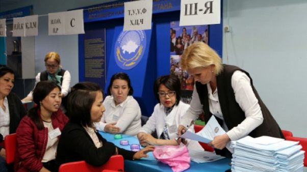 Comptage des bulletins de vote, le 9 juin 2019 à Nur-Sultan, au Kazakhstan Comptage des bulletins de vote, le 9 juin 2019 à Nur-Sultan, au Kazakhstan