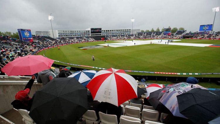Desperate South Africa in trouble at rain delay in must-win clash