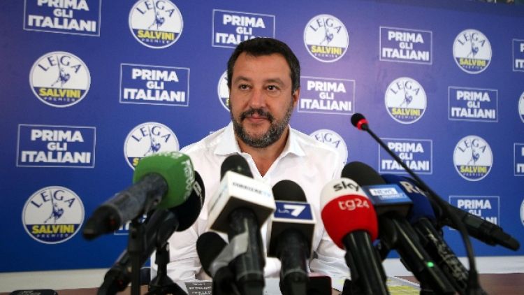 Salvini,sto al governo se aiuto italiani