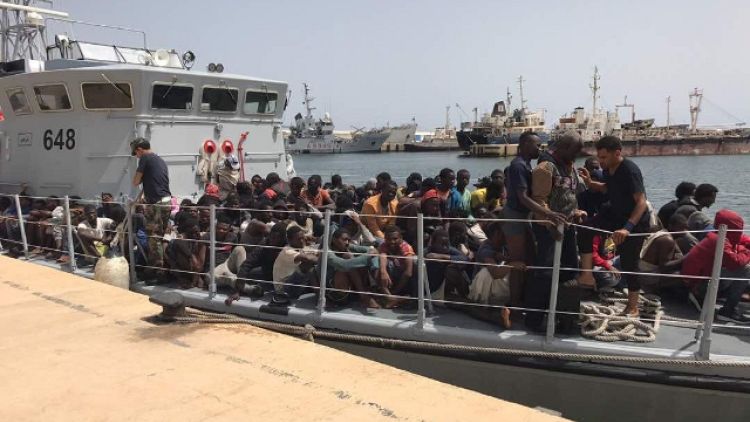 Migranti.Alarm Phone,barca in difficoltà