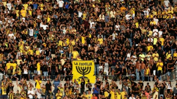 Israël: colère de fans du Beitar Jerusalem après le recrutement d'un joueur au nom musulman Israël: colère de fans du Beitar Jerusalem après le recrutement d'un joueur au nom musulman