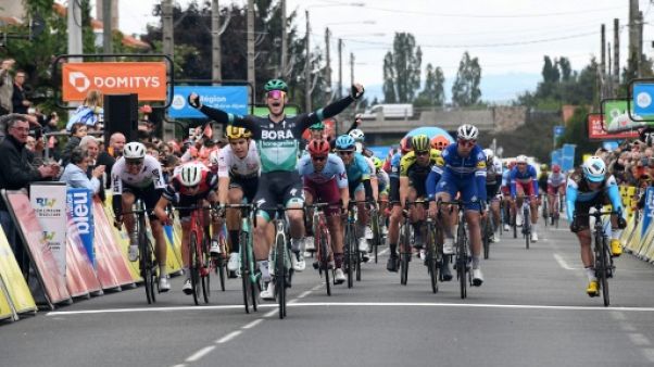 Sam Bennett vainqueur au sprint de la 3e étape du Critérium du Dauphiné à Riom, le 11 juin 2019 Sam Bennett vainqueur au sprint de la 3e étape du Critérium du Dauphiné à Riom, le 11 juin 2019
