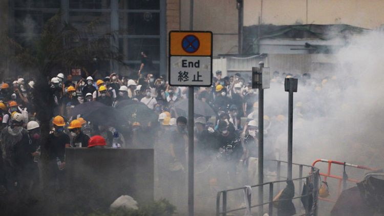 Hong Kong police fire rubber bullets as extradition bill protests turn to chaos