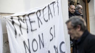 Ambulanti denunciano Virginia Raggi Ambulanti denunciano Virginia Raggi