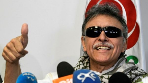 L'ancien chef des FARC Jesús Santrich s'adresse à la presse le 30 mai 2019 après sa remise en liberté L'ancien chef des FARC Jesús Santrich s'adresse à la presse le 30 mai 2019 après sa remise en liberté