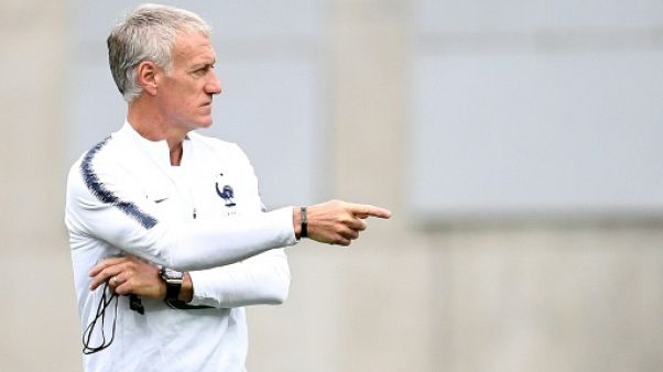Le sélectionneur de la France Didier Deschamps lors d'une séance d'entraînement en Andorre le 10 juin 2019 Le sélectionneur de la France Didier Deschamps lors d'une séance d'entraînement en Andorre le 10 juin 2019
