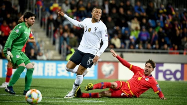 L'attaquant des Bleus Kylian Mbappé(c) buteur lors de la victoire 4-0 sur Andorre en match de préparation à l'Euro 2020 le 11 juin 2019