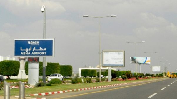 Panneau indiquant l'aéroport d'Abha, dans le sud-ouest de l'Arabie saoudite, visé par une attaque des rebelles yéménites le 12 juin 2019 Panneau indiquant l'aéroport d'Abha, dans le sud-ouest de l'Arabie saoudite, visé par une attaque des rebelles yéménites le 12 juin 2019