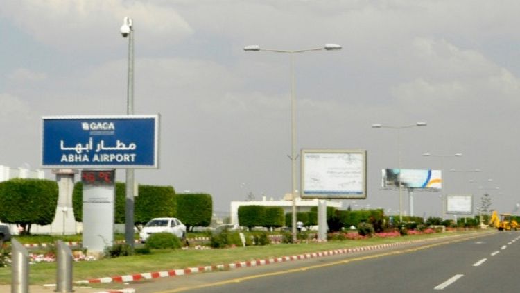 Panneau indiquant l'aéroport d'Abha, dans le sud-ouest de l'Arabie saoudite, visé par une attaque des rebelles yéménites le 12 juin 2019