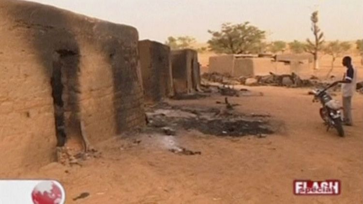 حكومة مالي تخفض عدد قتلى هجوم على قرية إلى 35 شخصا