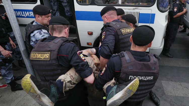 جماعة مراقبة: القبض على 94 شخصا على الأقل في احتجاجات في موسكو